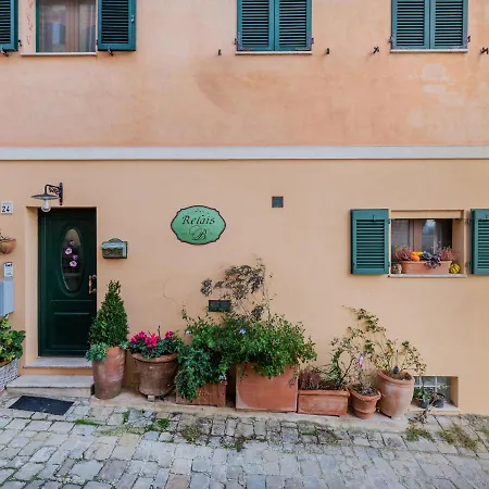Old-world In Varano With Courtyard * Montacuto